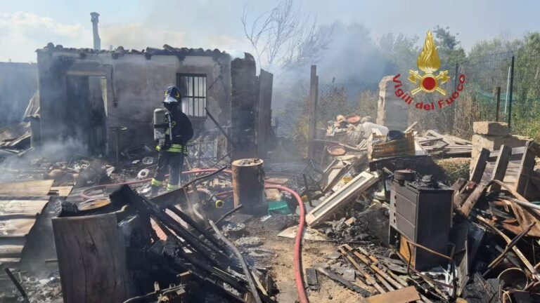Incendio a Carancino: paura per le esplosioni, area messa in sicurezza dai Vigili del Fuoco